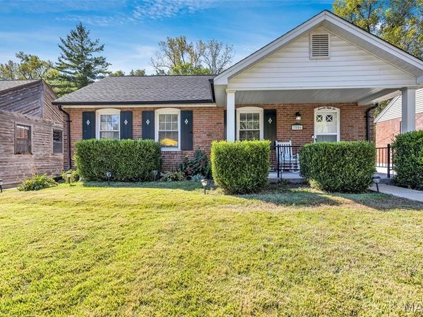 7056 Holly Hills Avenue , St Louis, MO 63123