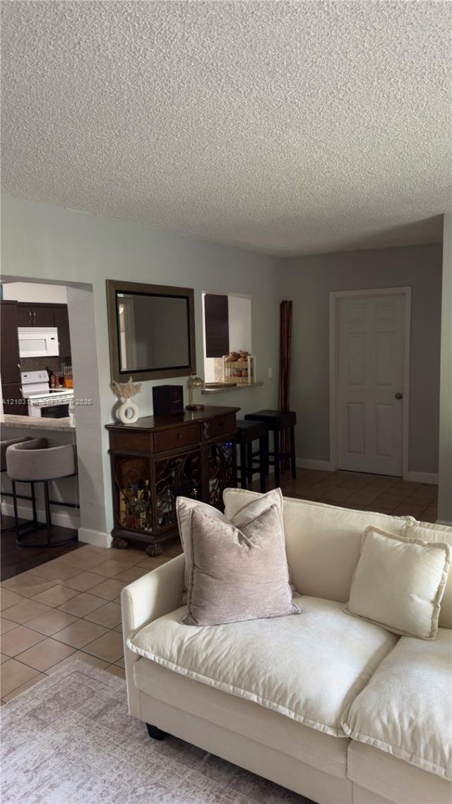 10759 SW 7th St , Sweetwater, FL 33174 Photo