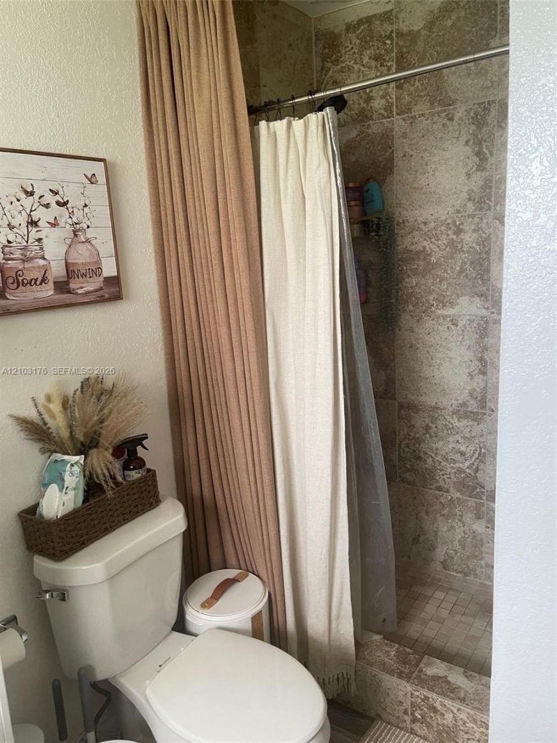 10759 SW 7th St , Sweetwater, FL 33174 Photo