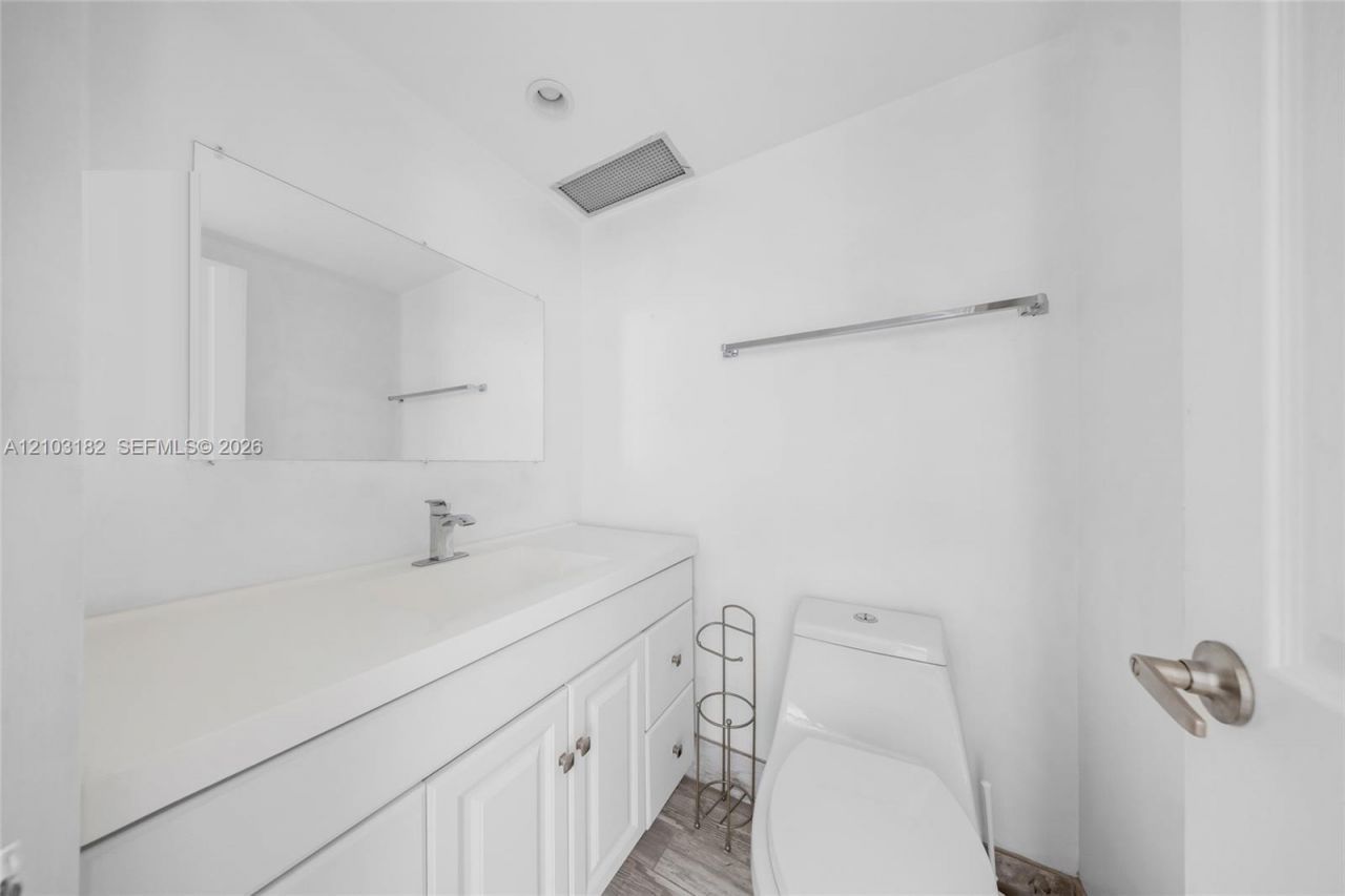 251 174th St, Unit 1607, Sunny Isles Beach, FL 33160 Photo