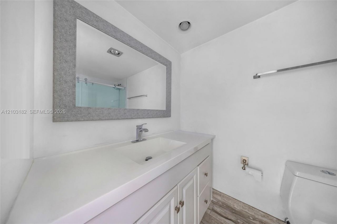 251 174th St, Unit 1607, Sunny Isles Beach, FL 33160 Photo