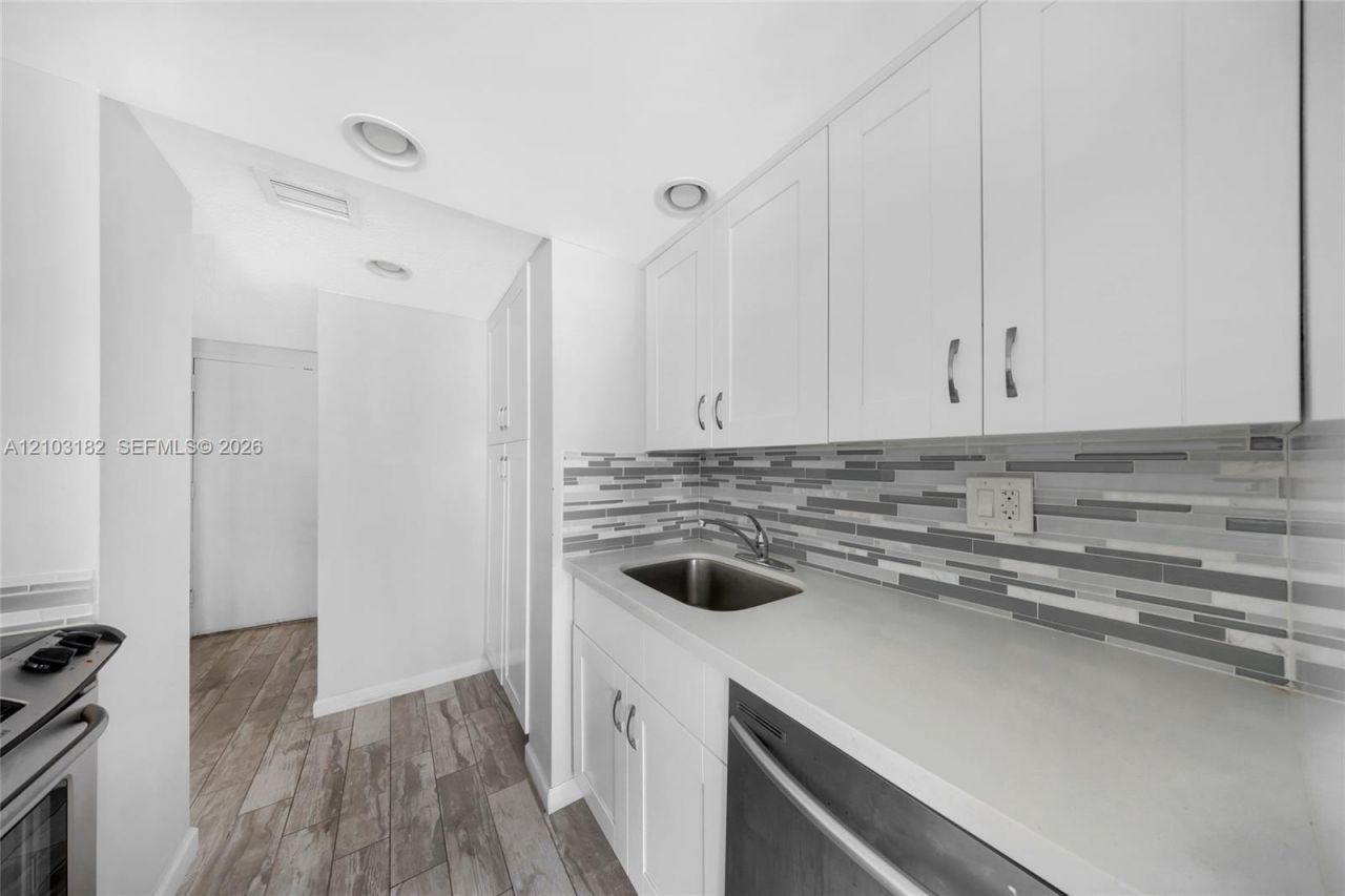 251 174th St, Unit 1607, Sunny Isles Beach, FL 33160 Photo