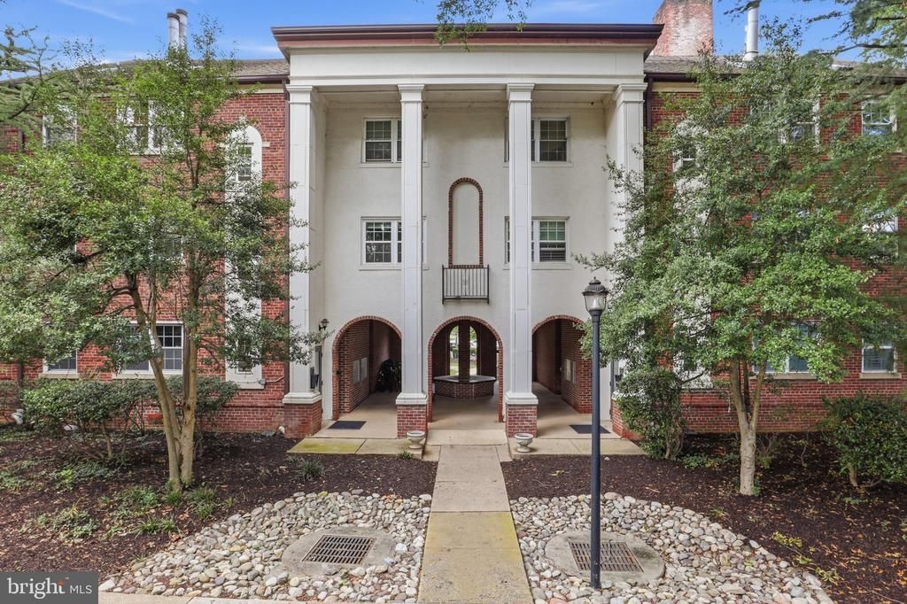 2021 N 21 Street N, Unit 20, Arlington, VA 22201 Main Photo