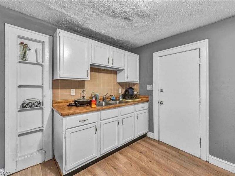 12109 Holborn Avenue, Cleveland, OH 44105 Photo 16