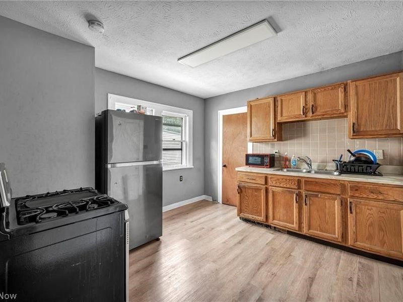 12109 Holborn Avenue, Cleveland, OH 44105 Photo 19