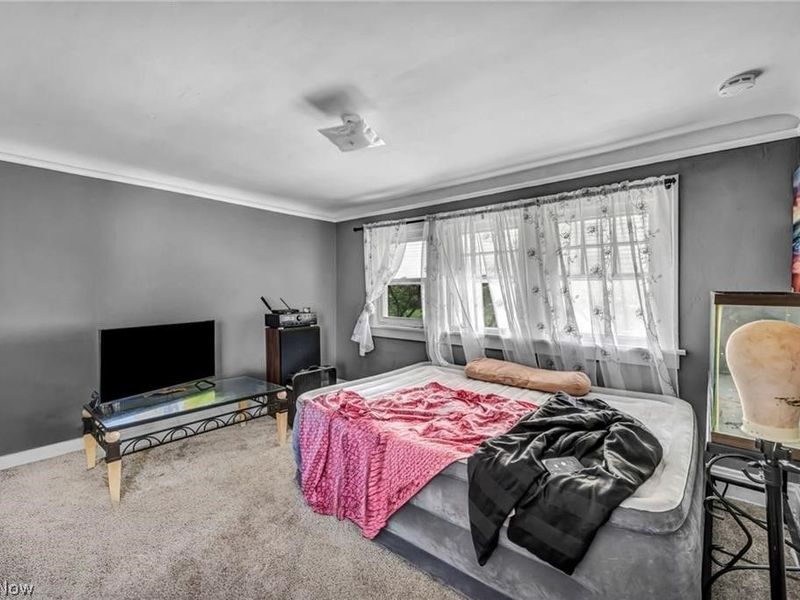 12109 Holborn Avenue, Cleveland, OH 44105 Photo 23