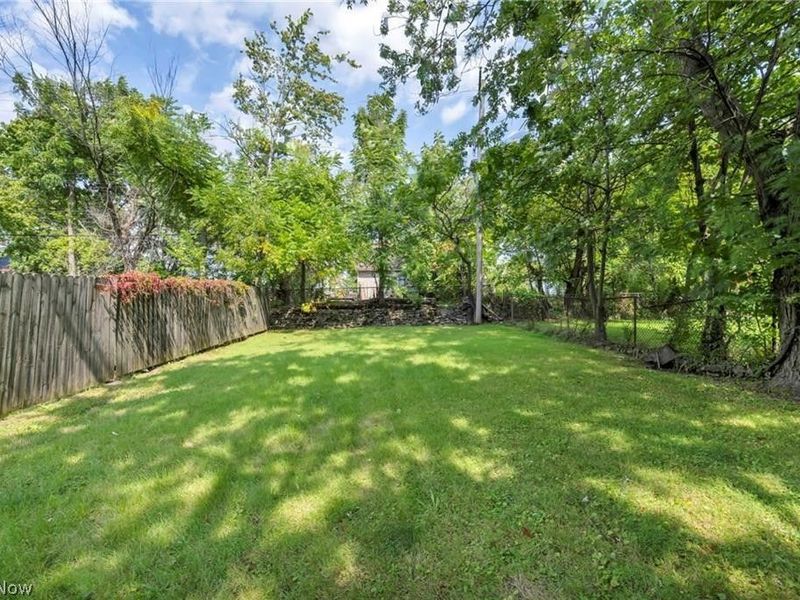 12109 Holborn Avenue, Cleveland, OH 44105 Photo 38