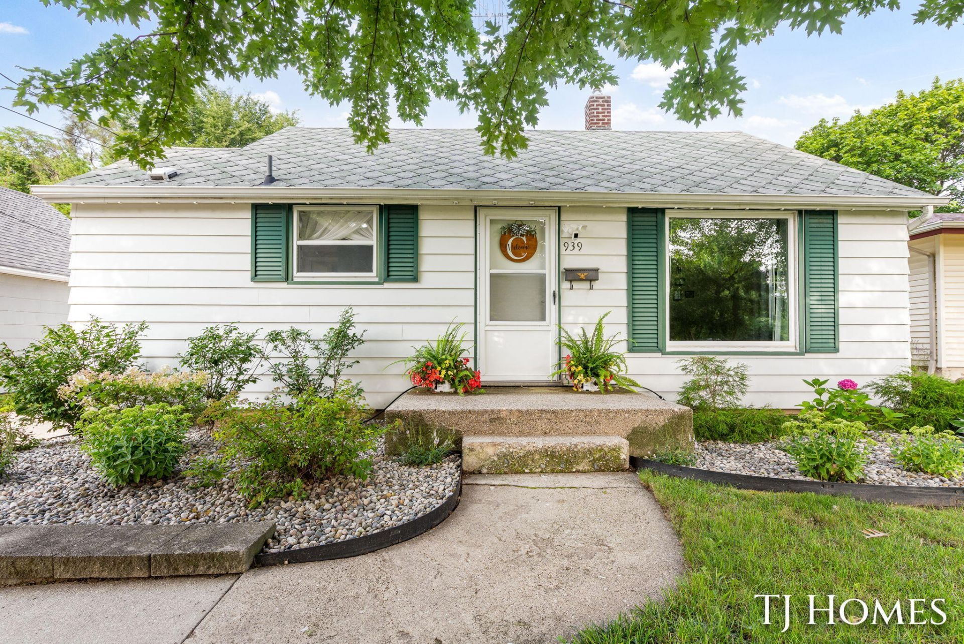 939 Benjamin Avenue Ne, Grand Rapids, MI 49503 Main Photo