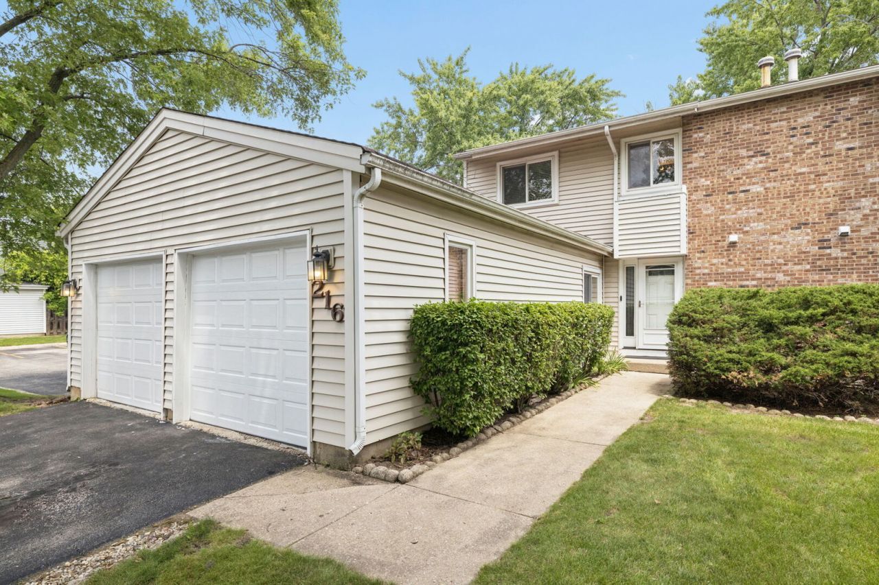 216 Douglass Way , Bolingbrook, IL 60440 Main Photo