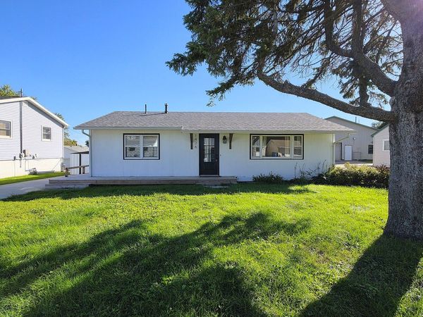 1426 Davenport Street , Le Claire, IA 52753