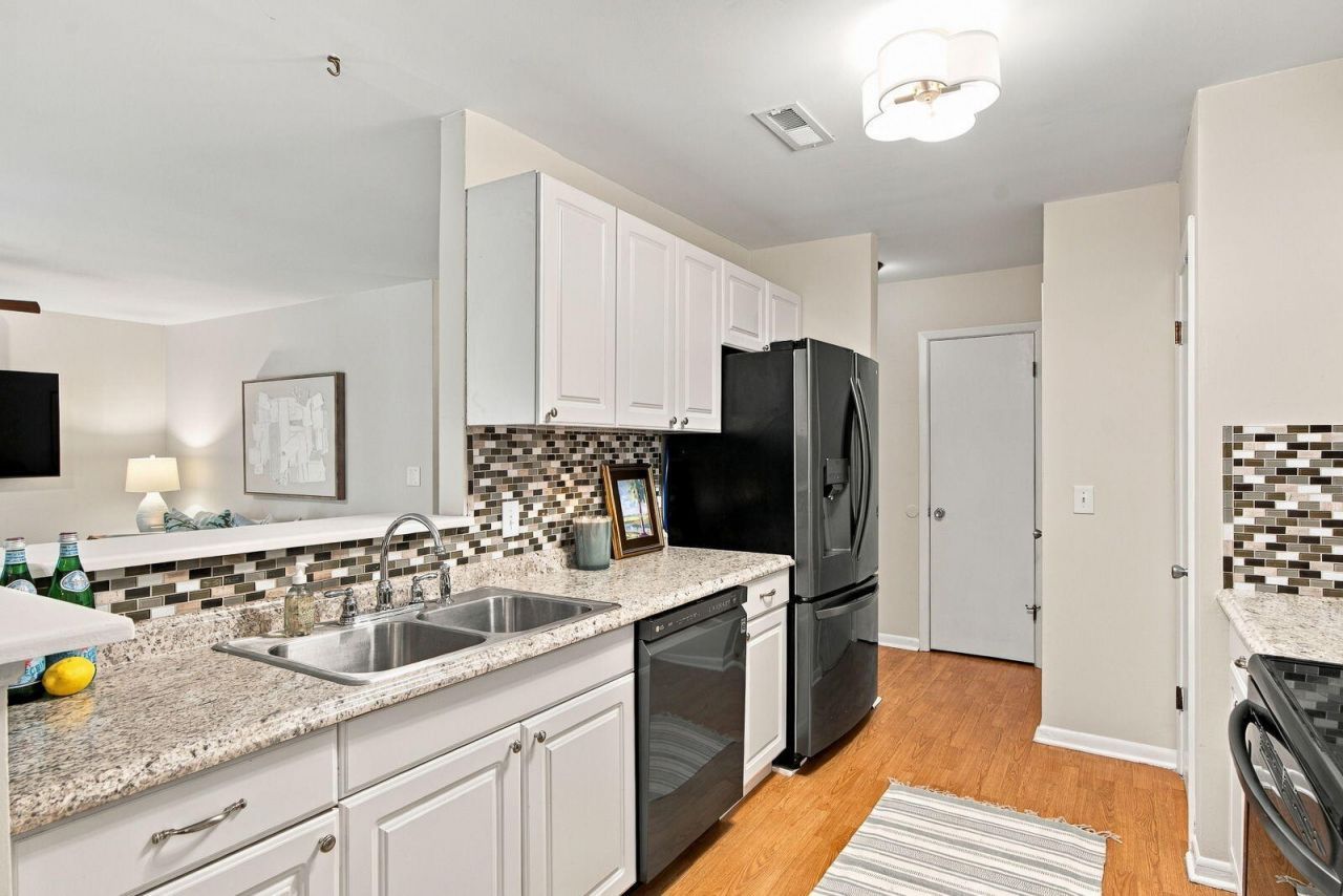 1184 Village Creek Lane Photo 8