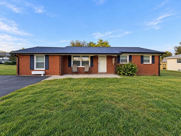1965 Stevens Dr, Westmoreland, TN 37186