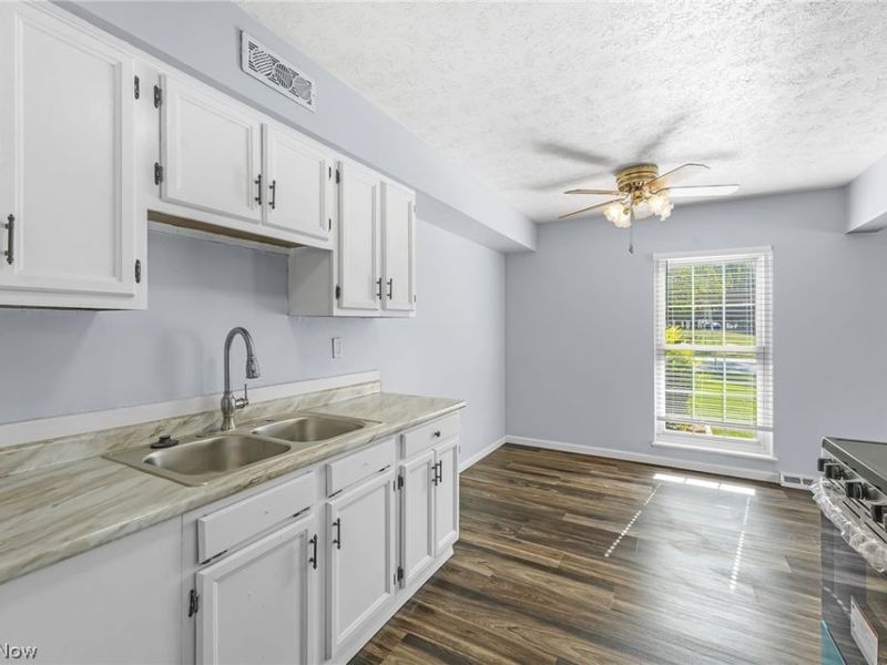 6586 Liberty Bell Drive, Unit 22D, Brook Park, OH 44142 Photo 10