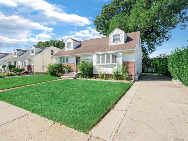 712 Partridge Avenue , West Hempstead, NY 11552