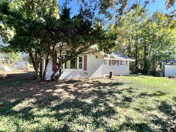 54 S 600 E, Pierceton, IN 46562