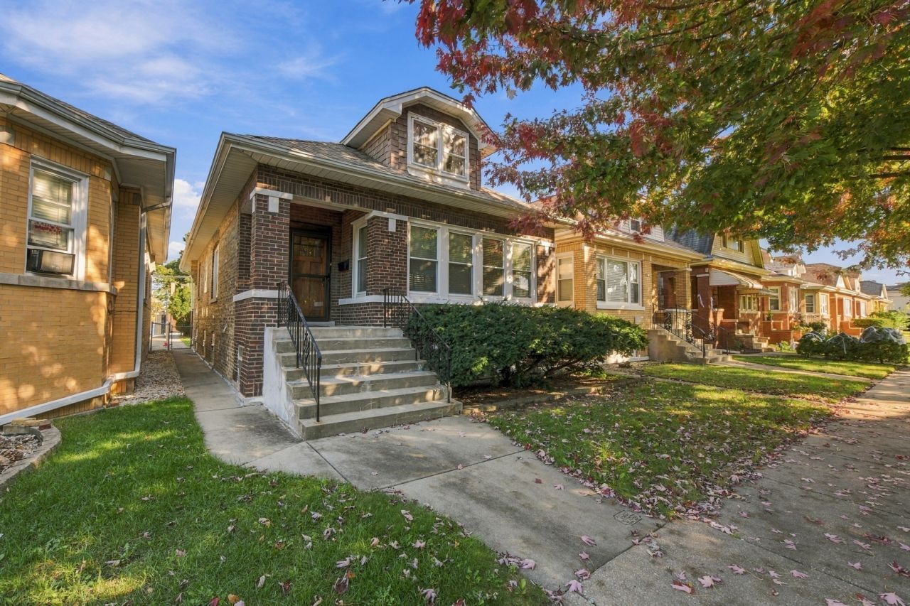 2839 N Luna Avenue, Chicago, IL 60641 Main Photo