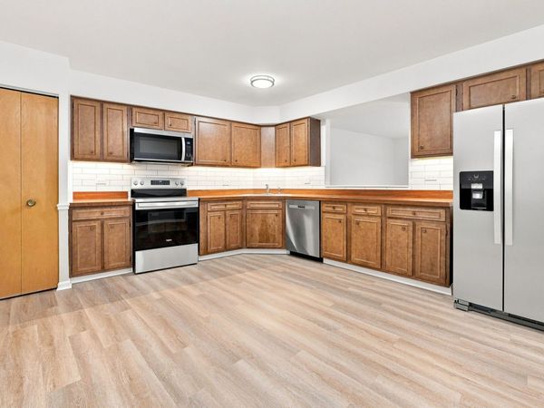 1025 S Fernandez Avenue, Unit 1S, Arlington Heights, IL 60005