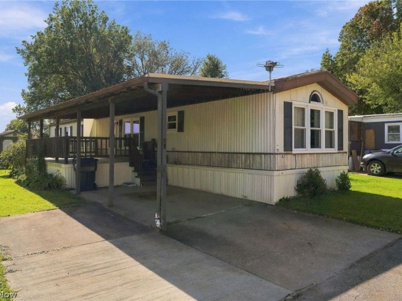 23 Oakwood Street, Beloit, OH 44609 Photo 2