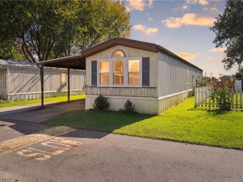 23 Oakwood Street, Beloit, OH 44609 Photo 4