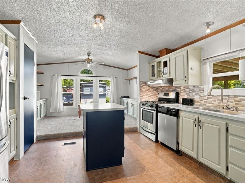 23 Oakwood Street, Beloit, OH 44609 Photo 9