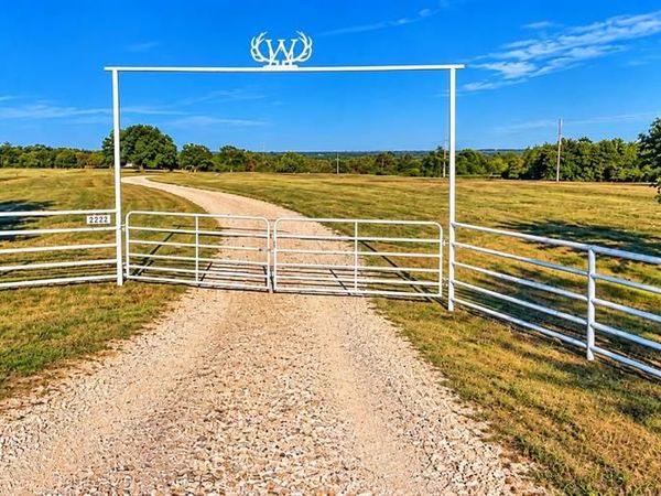 2222 Carminati, Montague, TX 76251