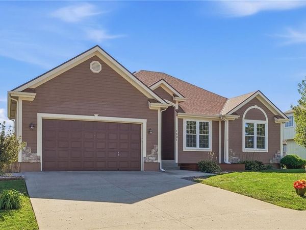 1301 SW 7th Street, Oak Grove, MO 64075