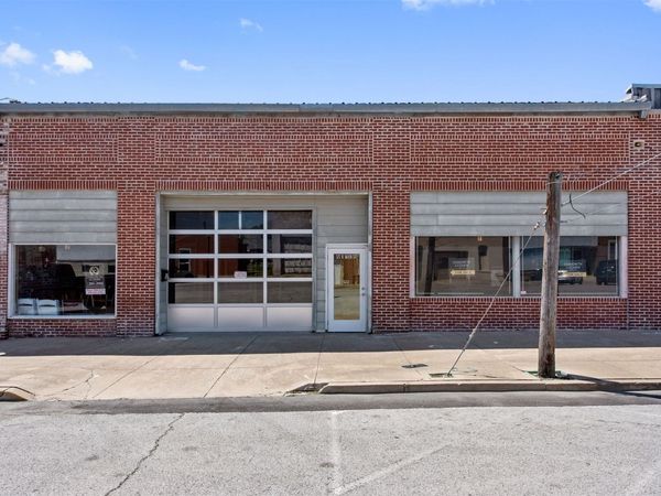 125 N Main Street , Wagoner, OK 74467