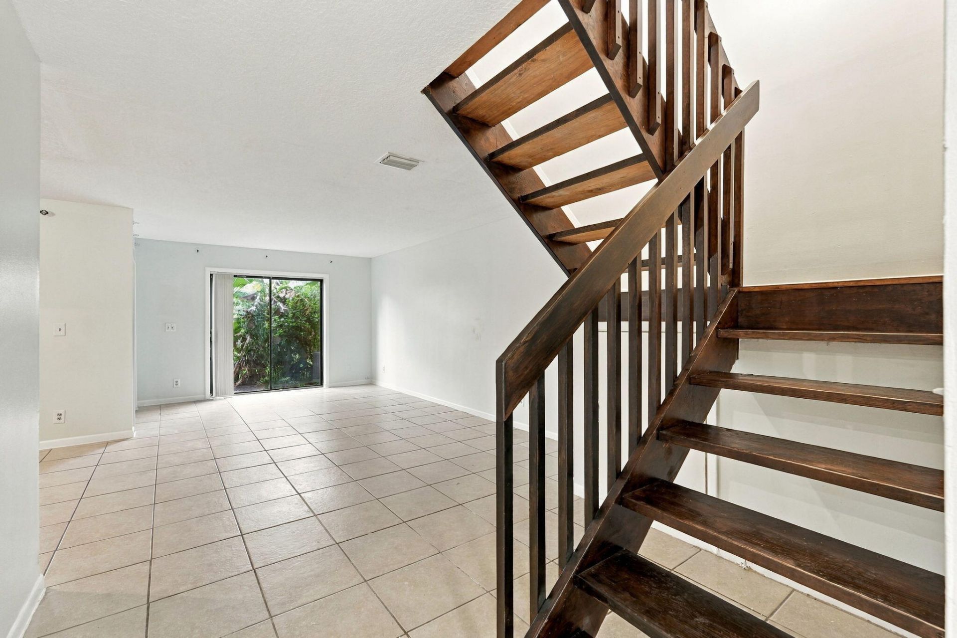 6180 Pine Tree Lane, Unit B, Tamarac, FL 33319 Photo