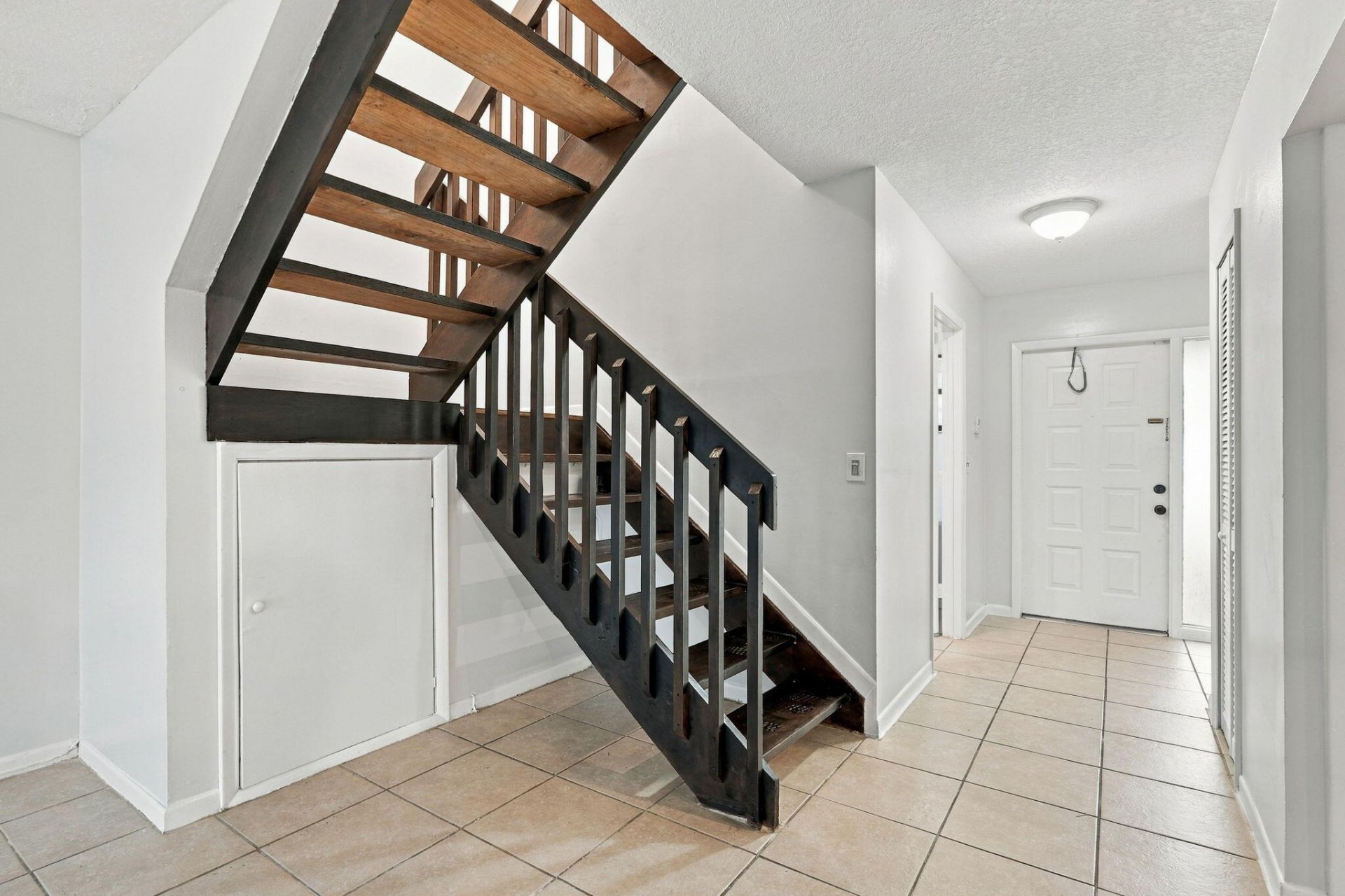 6180 Pine Tree Lane, Unit B, Tamarac, FL 33319 Photo