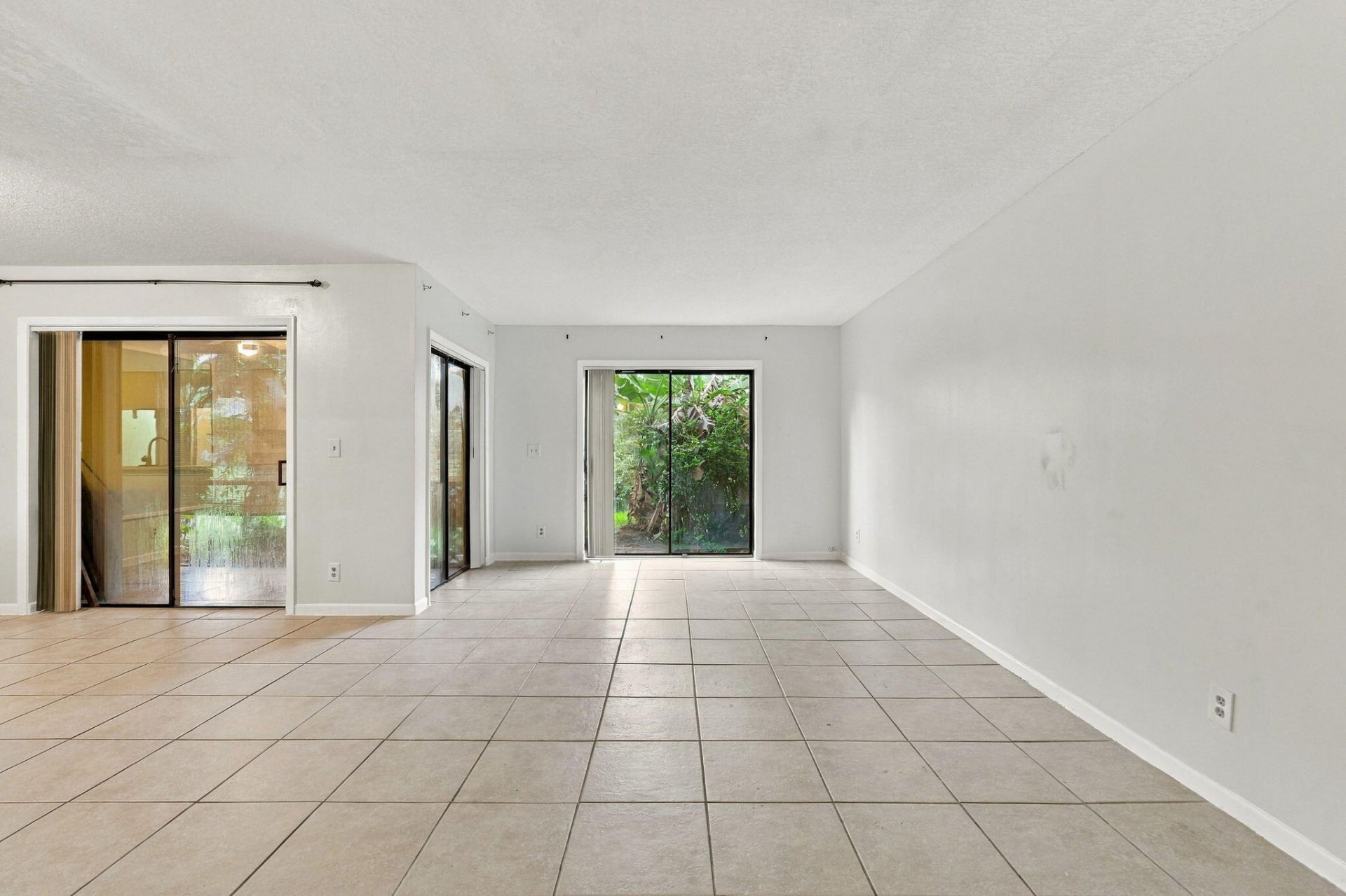 6180 Pine Tree Lane, Unit B, Tamarac, FL 33319 Photo