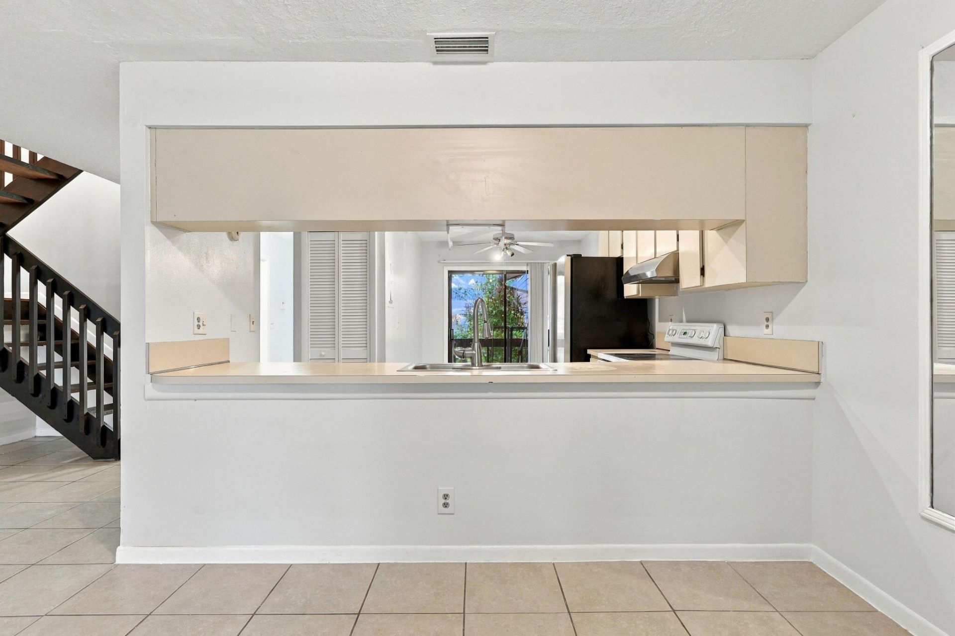 6180 Pine Tree Lane, Unit B, Tamarac, FL 33319 Photo