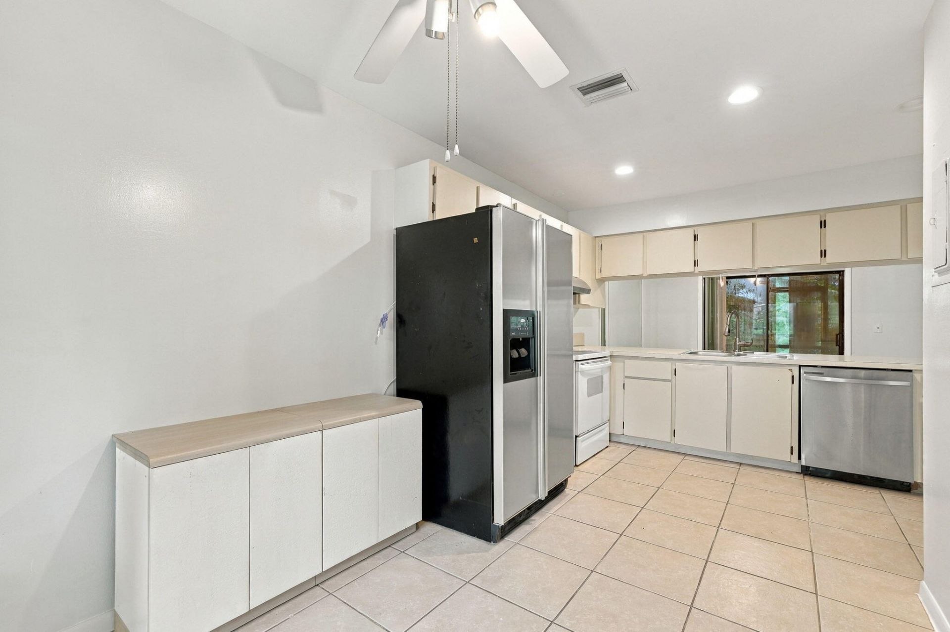 6180 Pine Tree Lane, Unit B, Tamarac, FL 33319 Photo