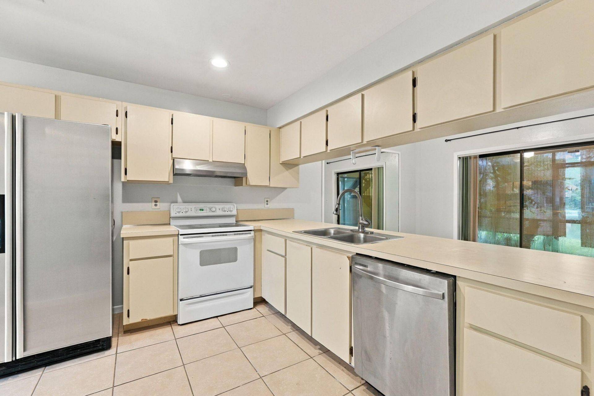 6180 Pine Tree Lane, Unit B, Tamarac, FL 33319 Photo