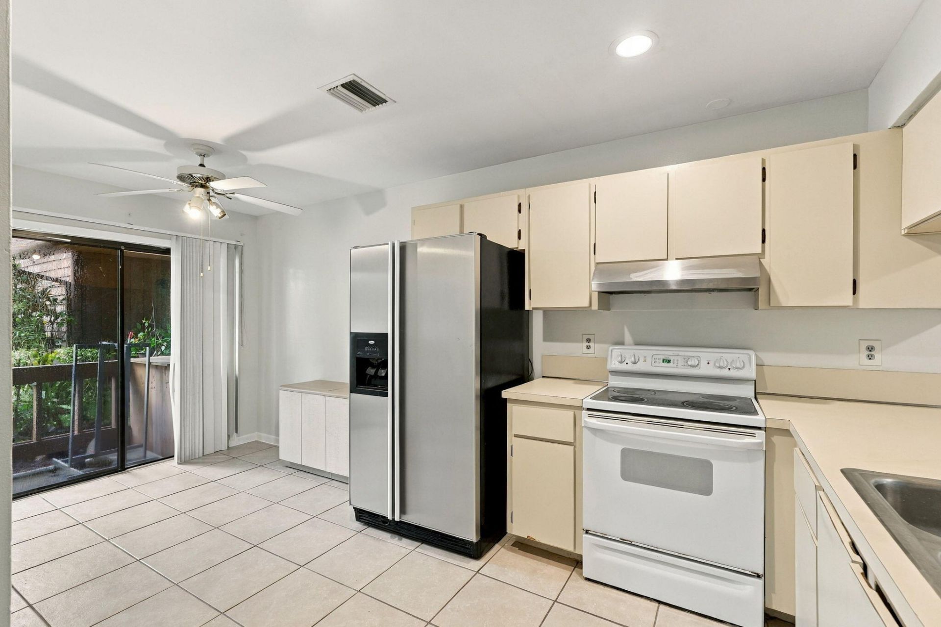 6180 Pine Tree Lane, Unit B, Tamarac, FL 33319 Photo
