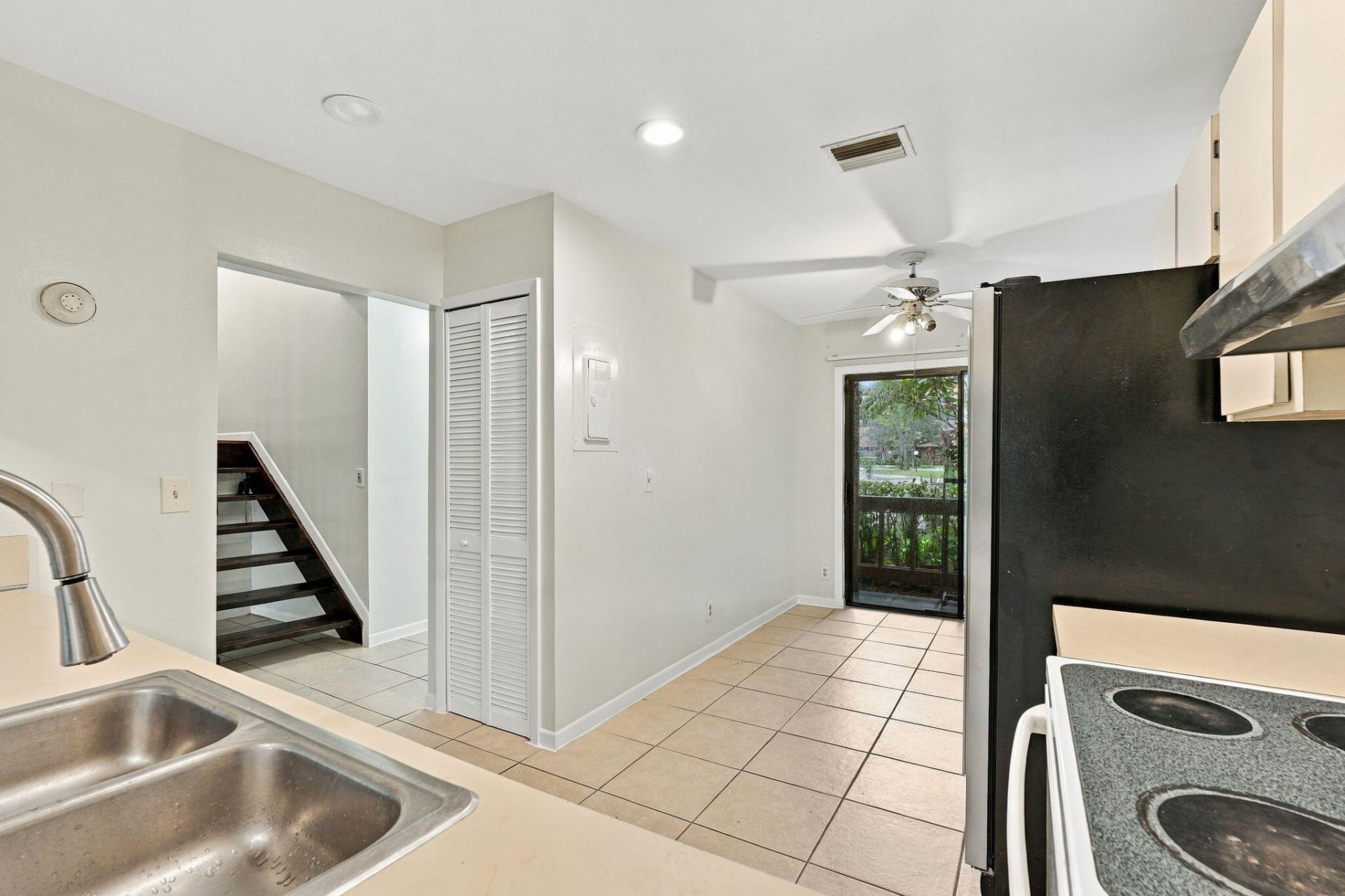 6180 Pine Tree Lane, Unit B, Tamarac, FL 33319 Photo