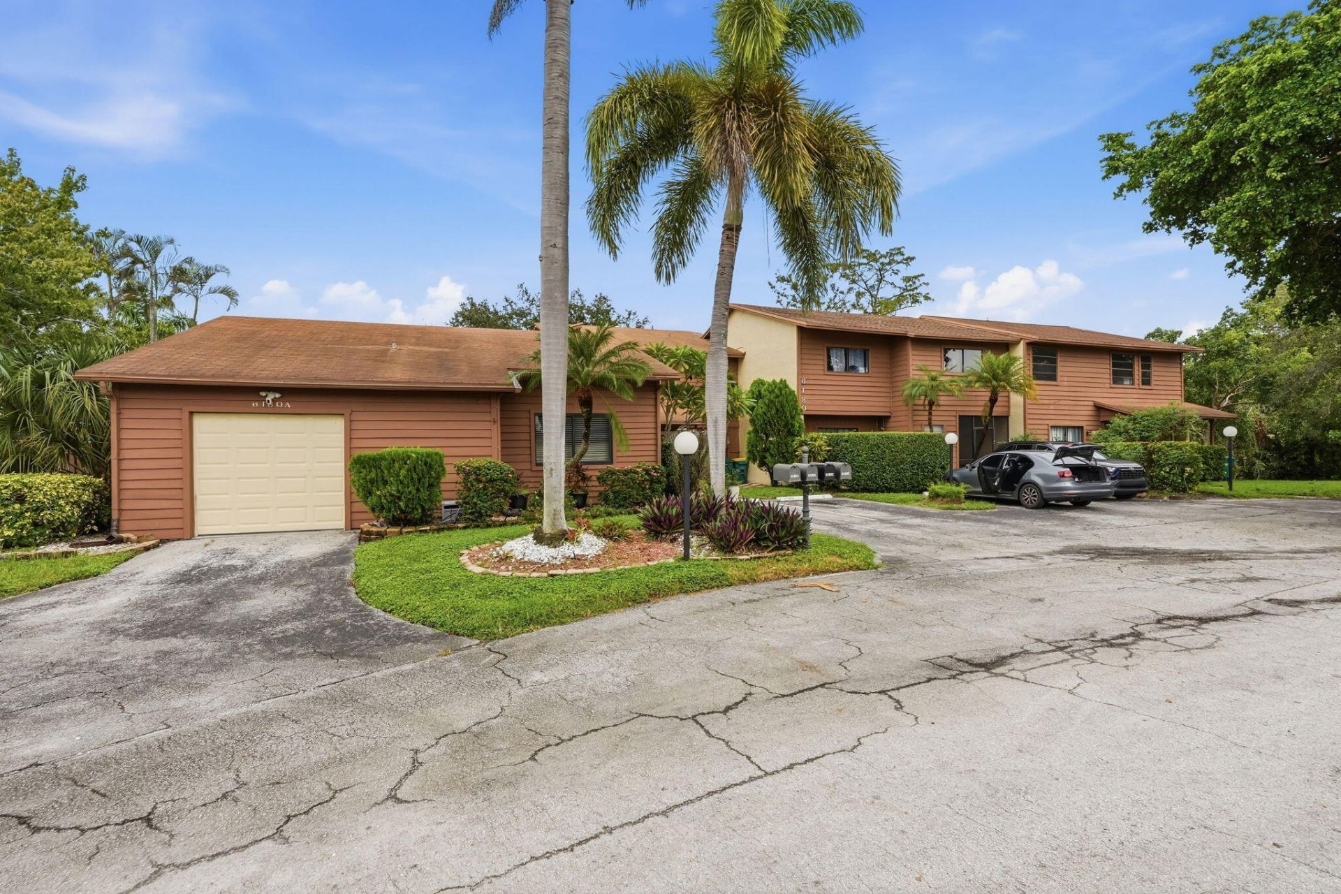 6180 Pine Tree Lane, Unit B, Tamarac, FL 33319 Photo