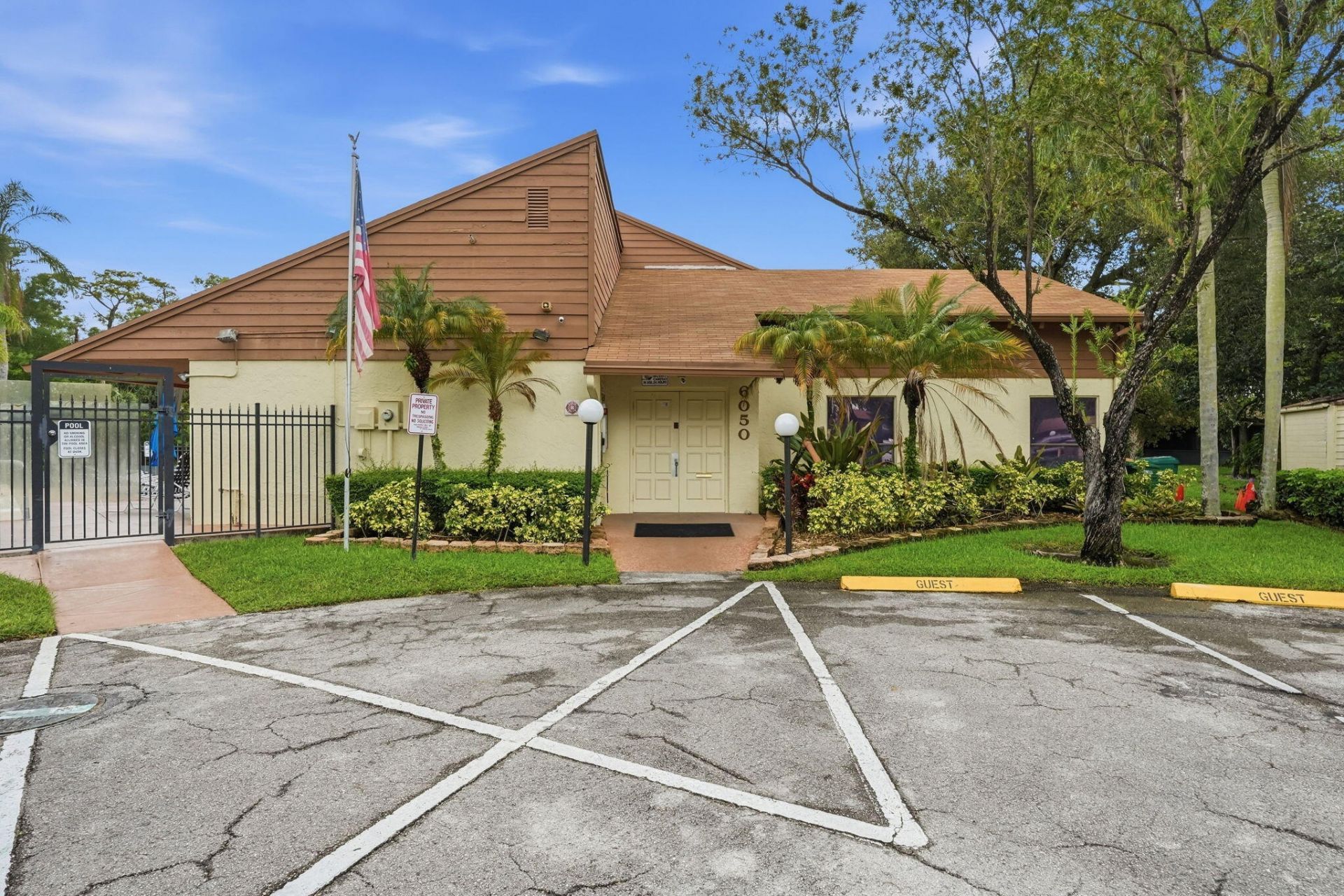 6180 Pine Tree Lane, Unit B, Tamarac, FL 33319 Photo