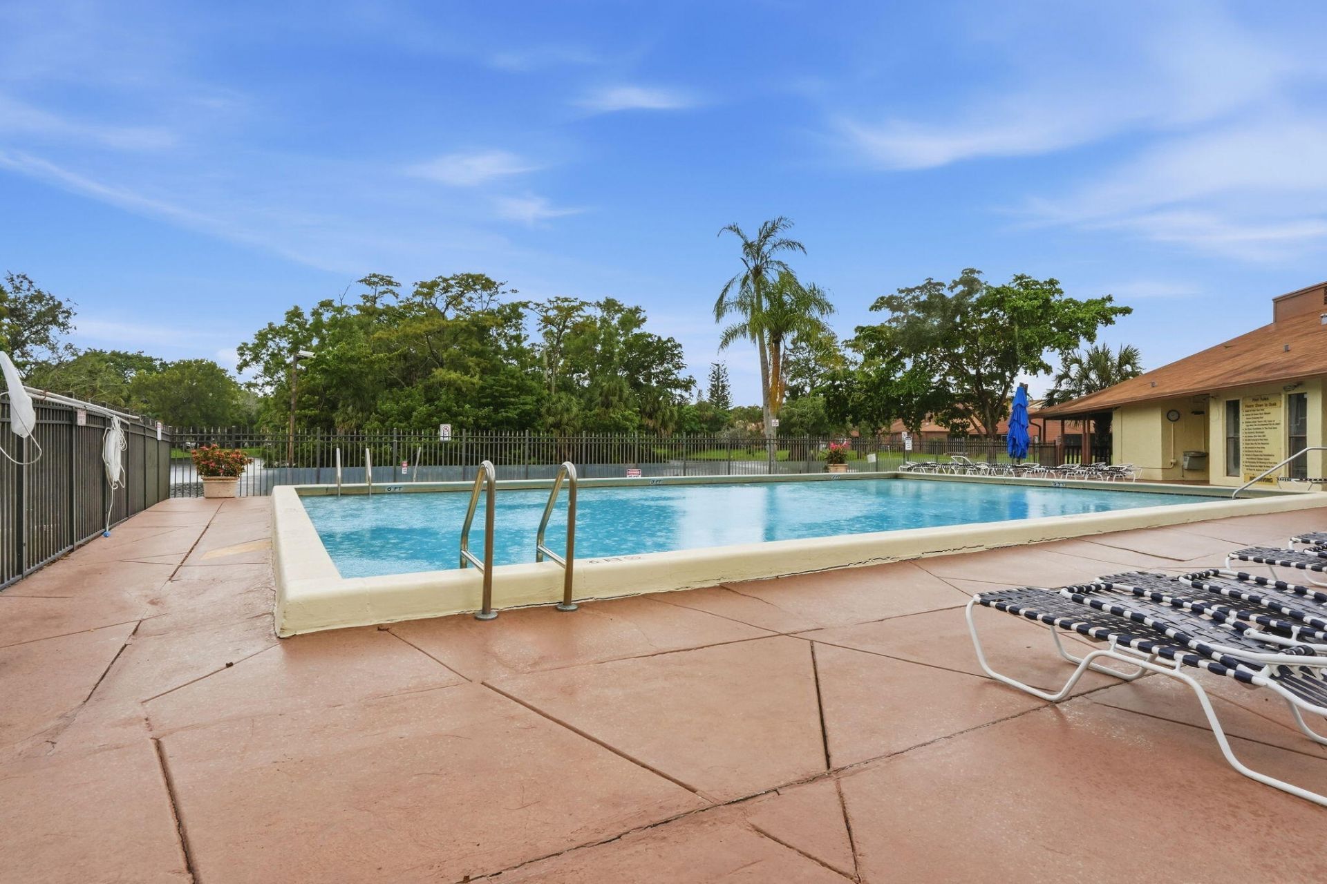 6180 Pine Tree Lane, Unit B, Tamarac, FL 33319 Photo