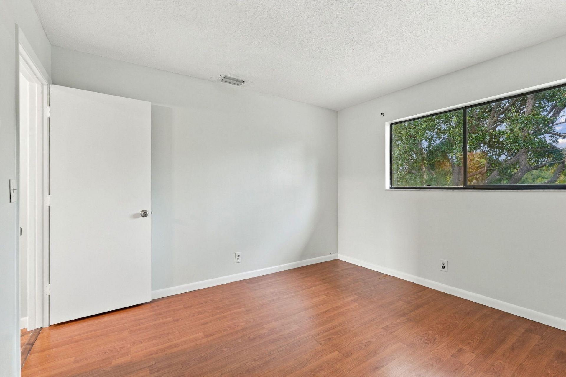 6180 Pine Tree Lane, Unit B, Tamarac, FL 33319 Photo