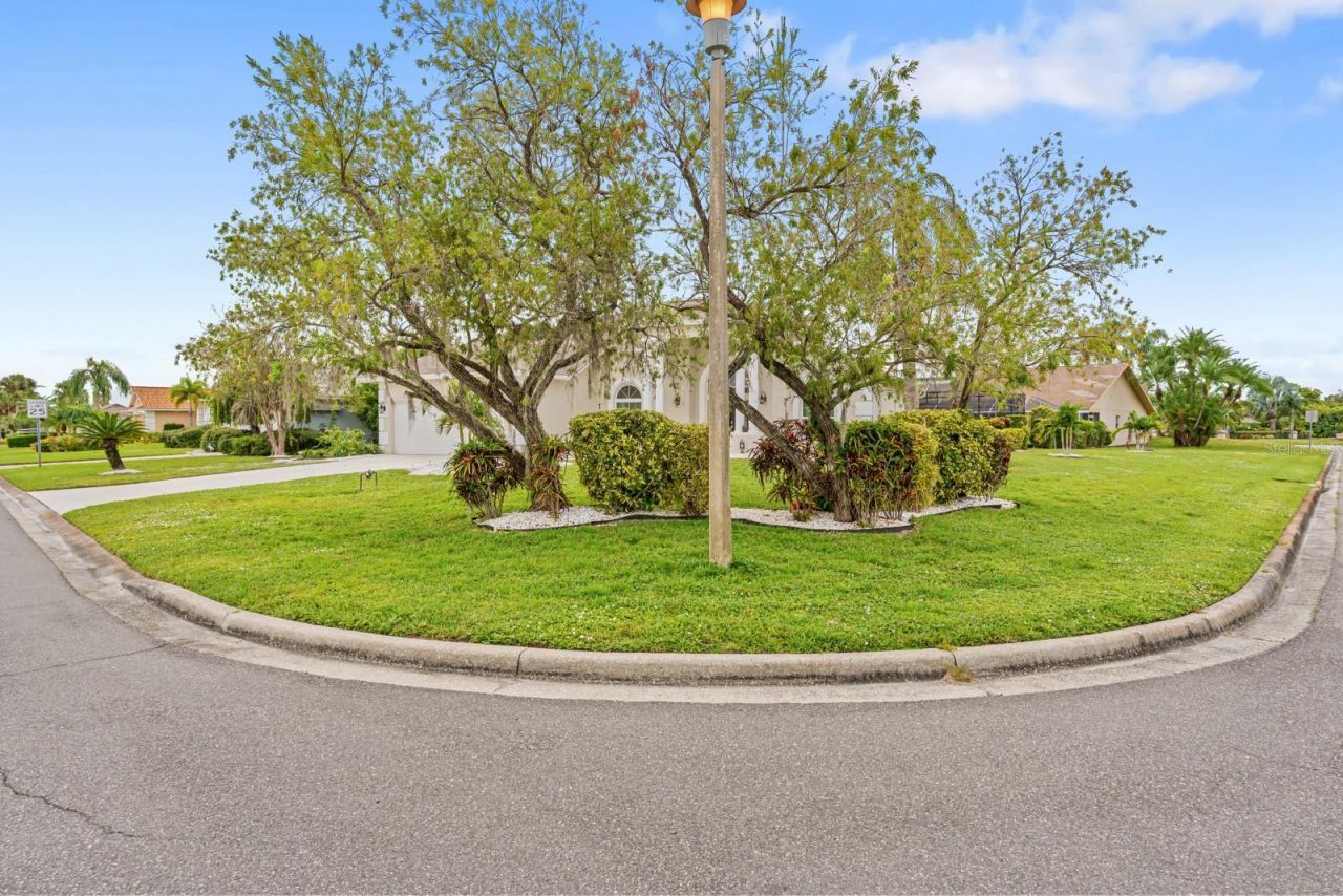 4202 Augusta Terrace E, Bradenton, FL 34203 Photo