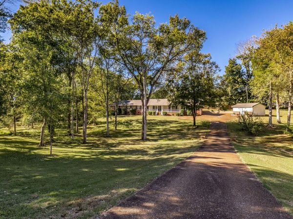 1940 Graceland Dr , Goodlettsville, TN 37072