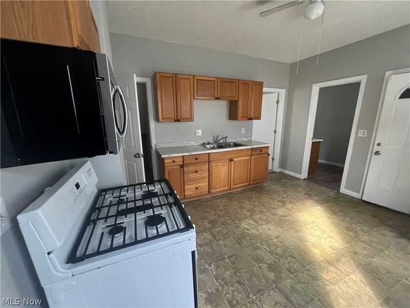 7704 Brinsmade Avenue, Cleveland, OH 44102 Photo 10