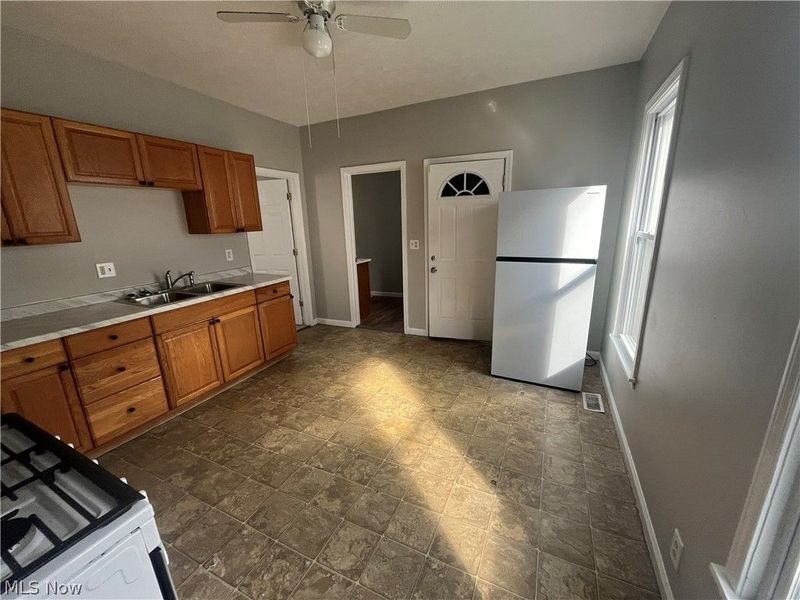7704 Brinsmade Avenue, Cleveland, OH 44102 Photo 11