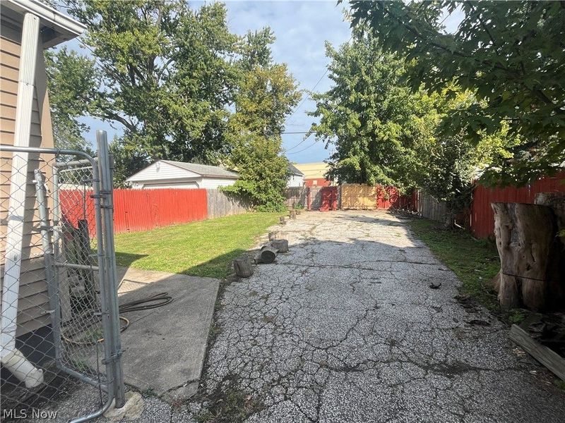 7704 Brinsmade Avenue, Cleveland, OH 44102 Photo 37