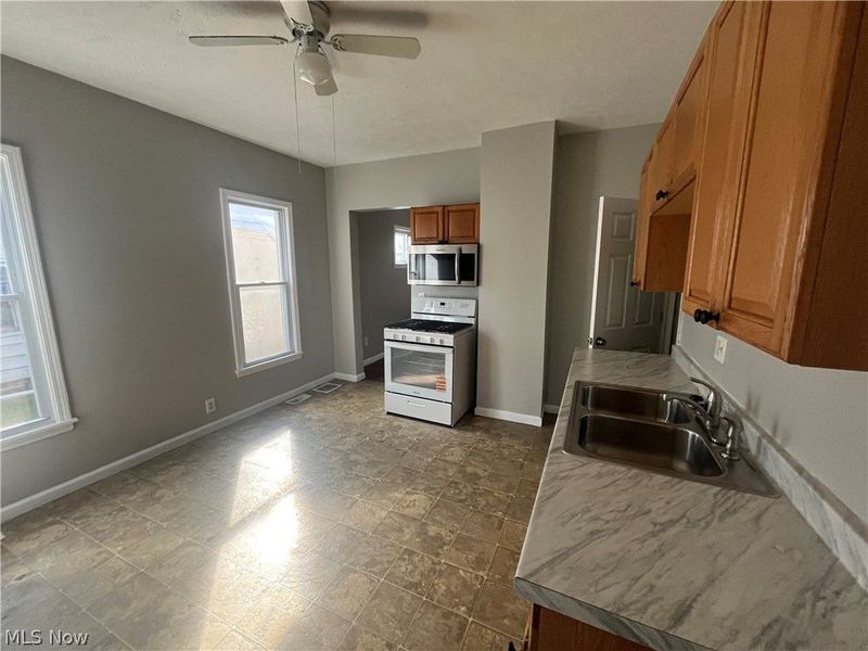7704 Brinsmade Avenue, Cleveland, OH 44102 Photo 9