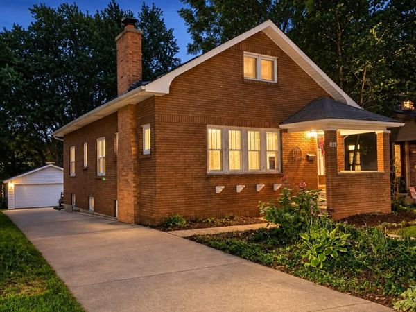 20 S Julian Street, Naperville, IL 60540