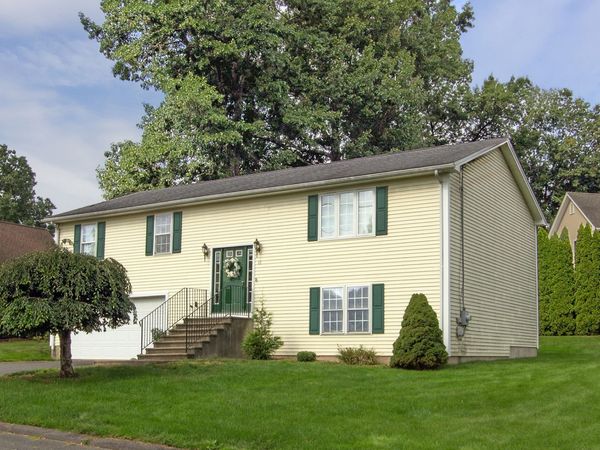 11 Dale St, East Longmeadow, MA 01028