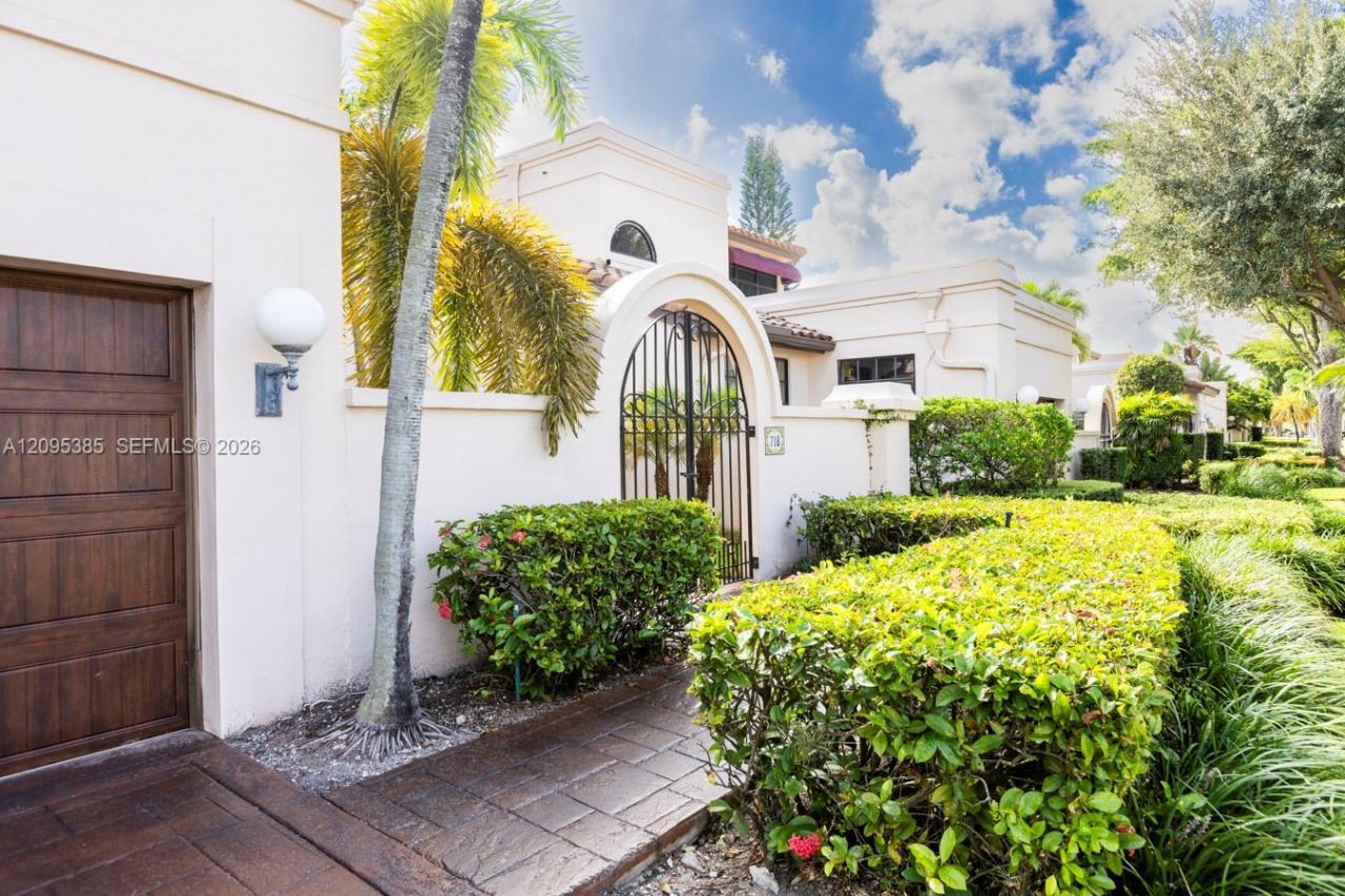 718 Deer Creek Via Verona, Deerfield Beach, FL 33442 Photo