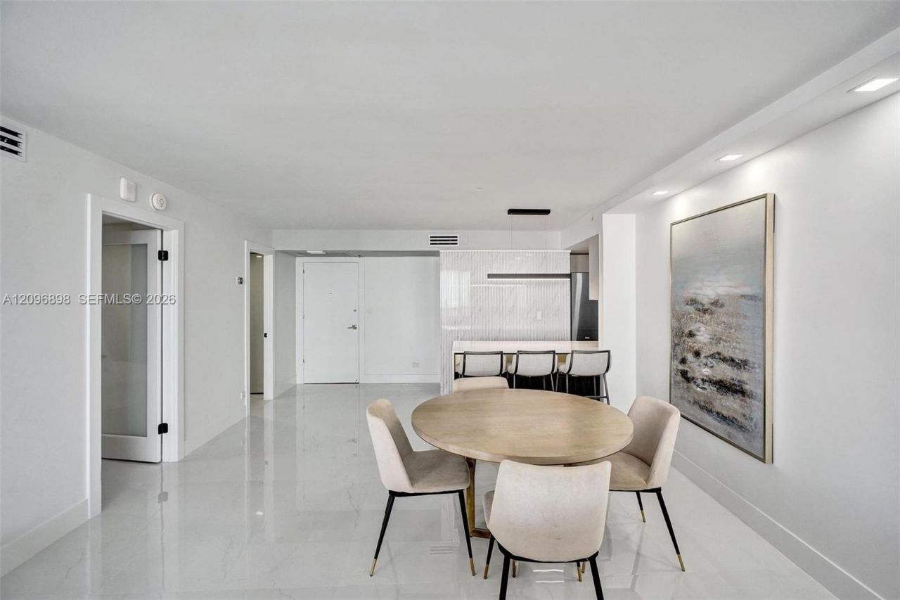 6039 Collins Ave , Unit 1736, Miami Beach, FL 33140 Photo