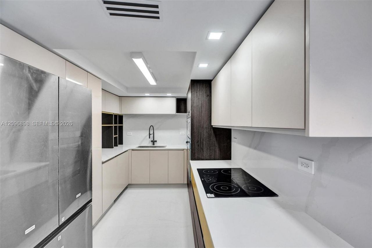 6039 Collins Ave , Unit 1736, Miami Beach, FL 33140 Photo